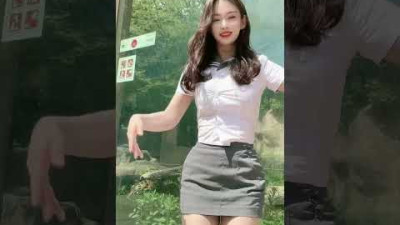 호랑이 보신분? 🐯호랑이 앞에서 춤추는 중 ㄷㄷ